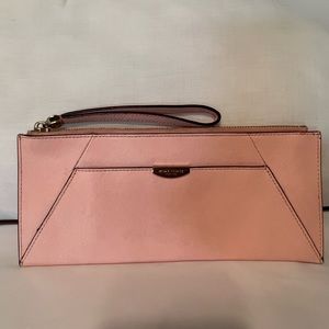Henri Bendel tan wristlet